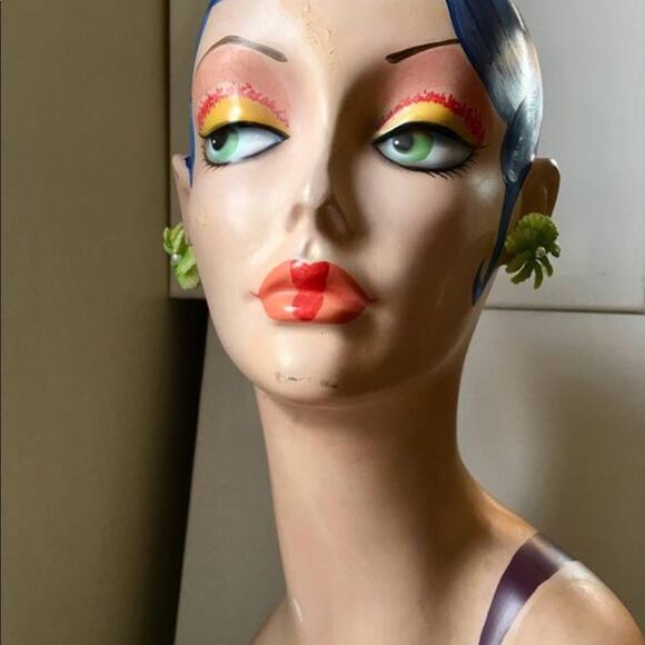 Vintage Green Flower with pearl statement earrings - Picture 2 of 9